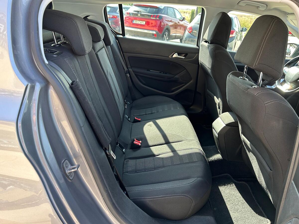 PEUGEOT 308 ALLURE 1.2 E-THP AUTO SPANISH LHD IN SPAIN 61000 MILES SUPERB 2017